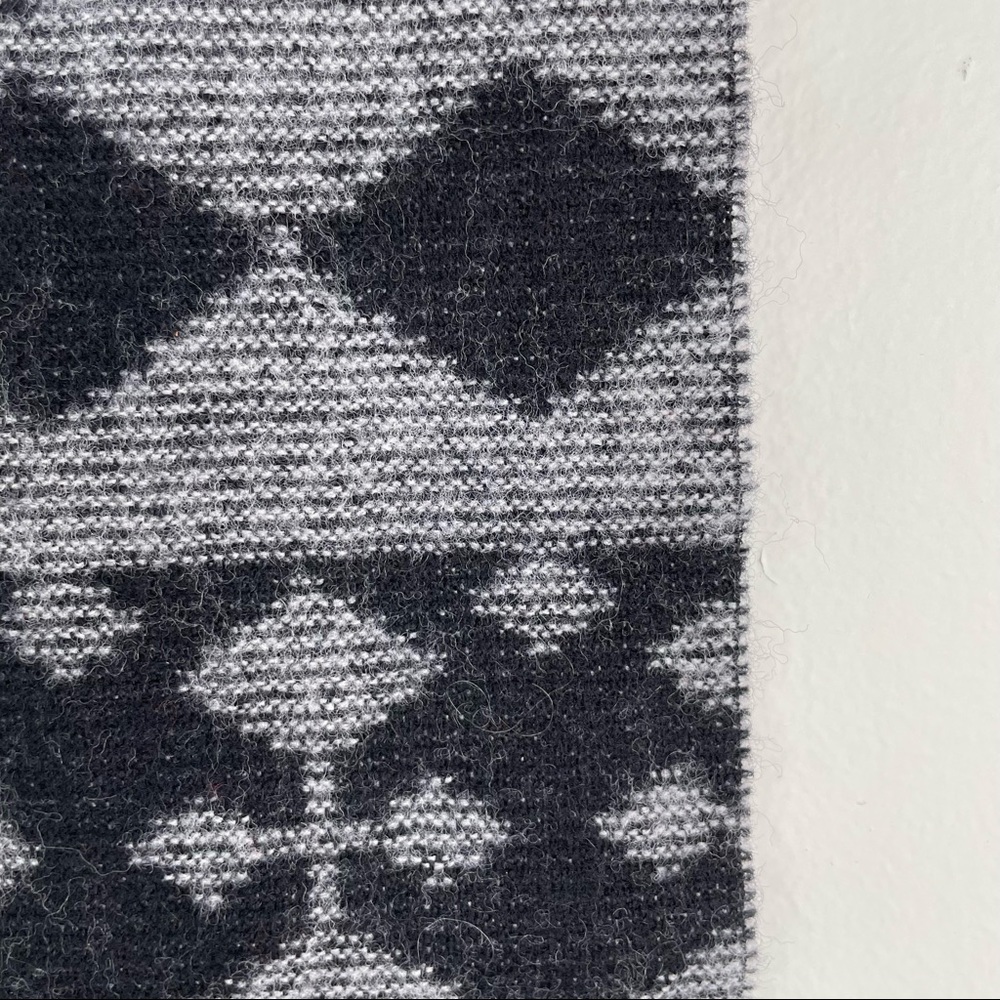 Wool Scarf - Picture 9 of 10